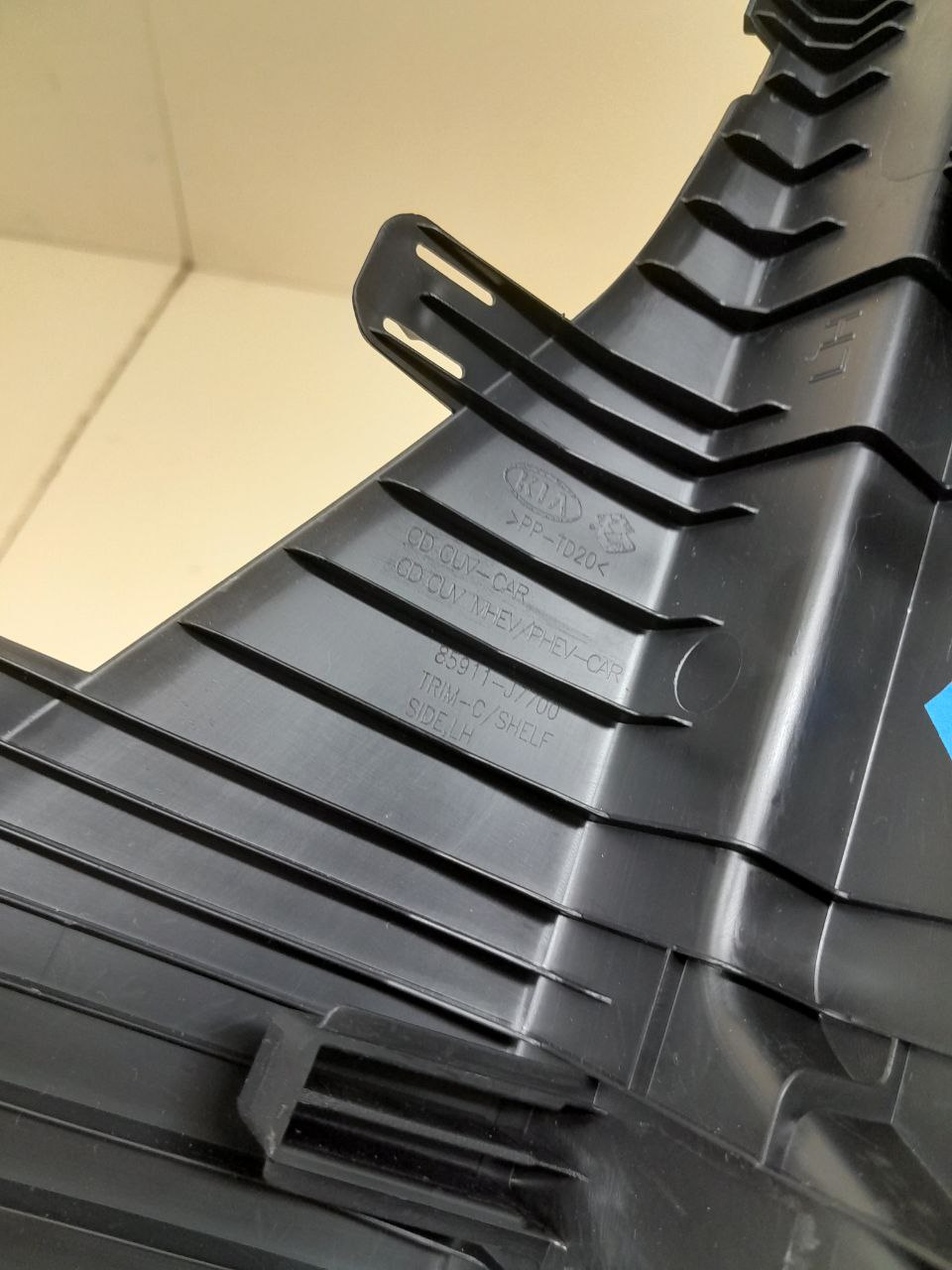 Держатель задней полки Kia Xceed 2019-2023