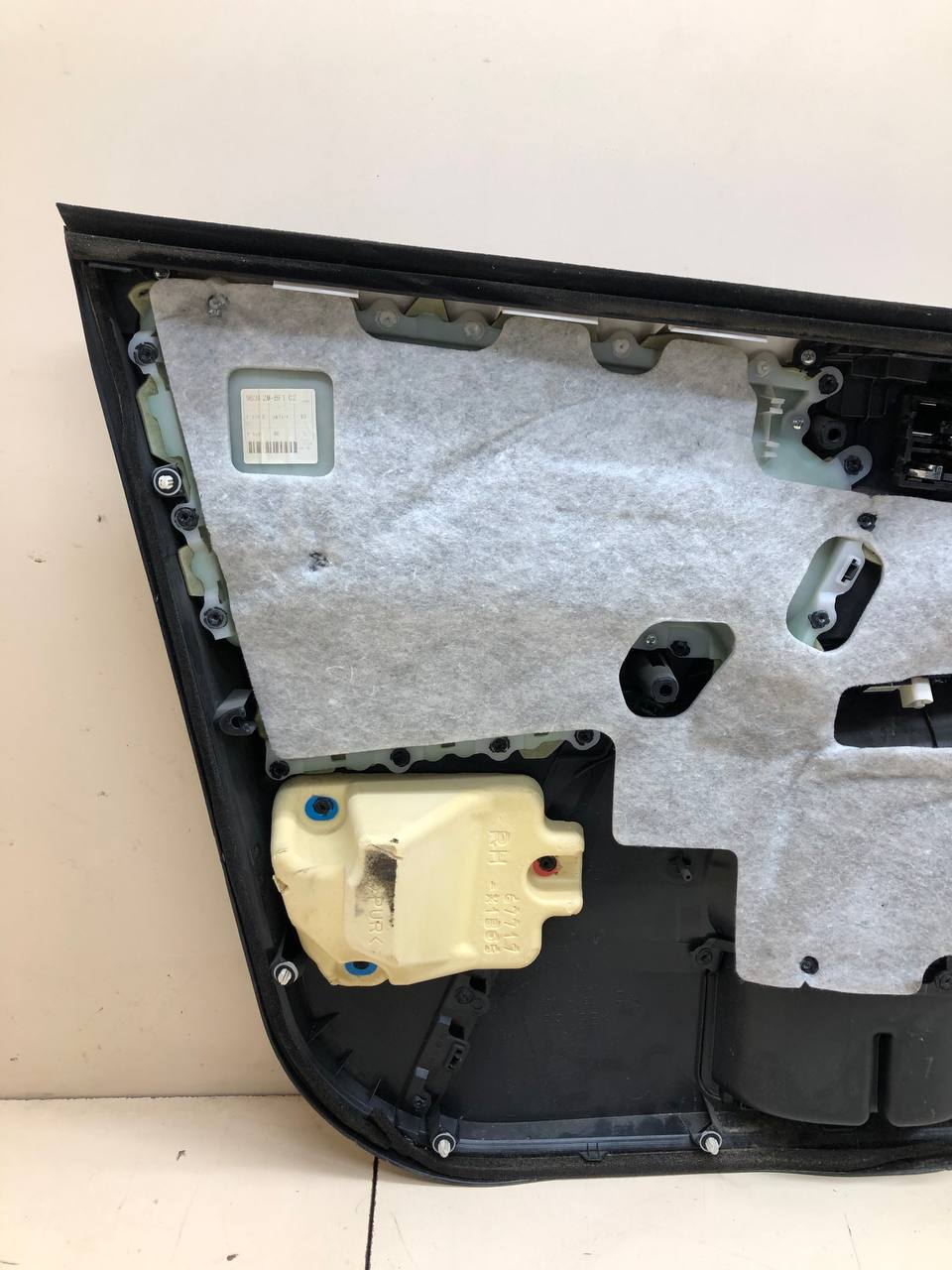 Обшивка двери передней правой Toyota Rav 4 (XA40) 2013-2019