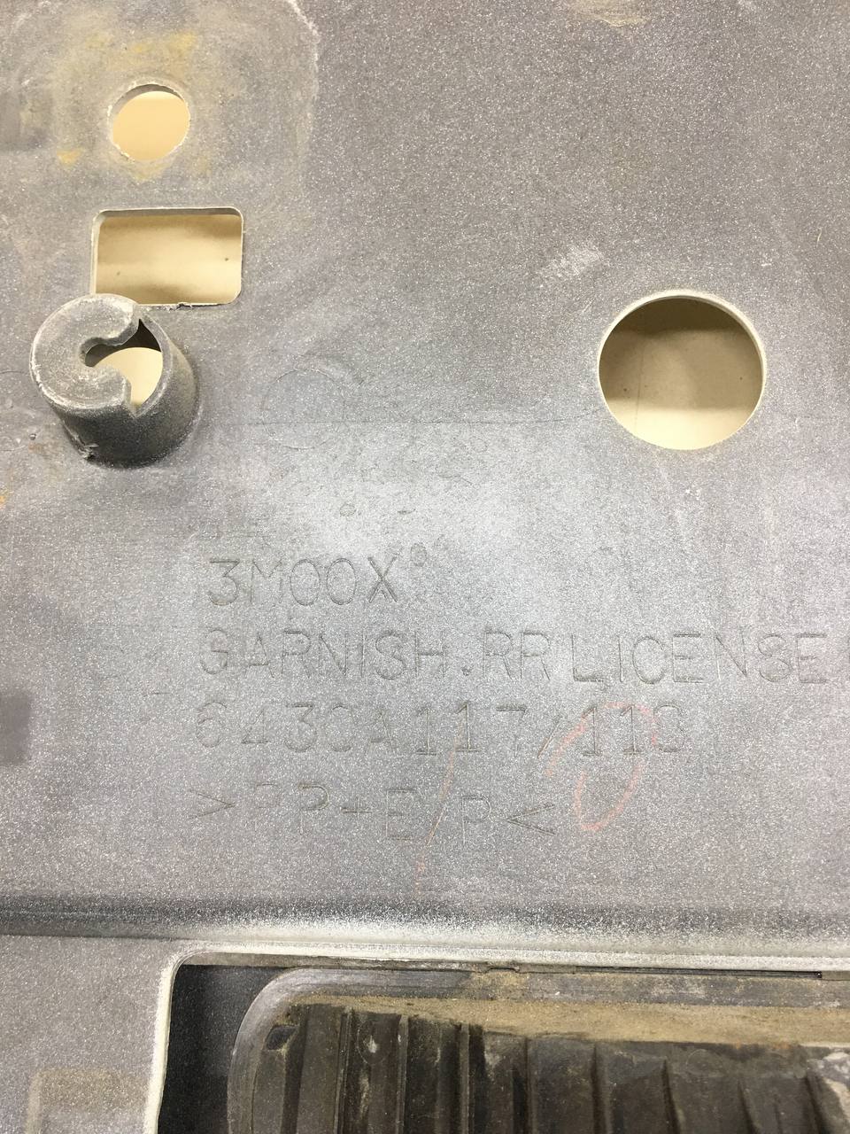 Накладка крышки багажника Mitsubishi Pajero/Montero 4 (V8, V9) 2007>