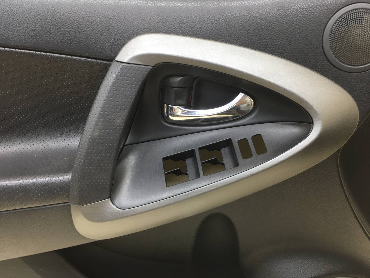 Обшивка двери передней левой Toyota Rav 4 (A30) 2006-2013