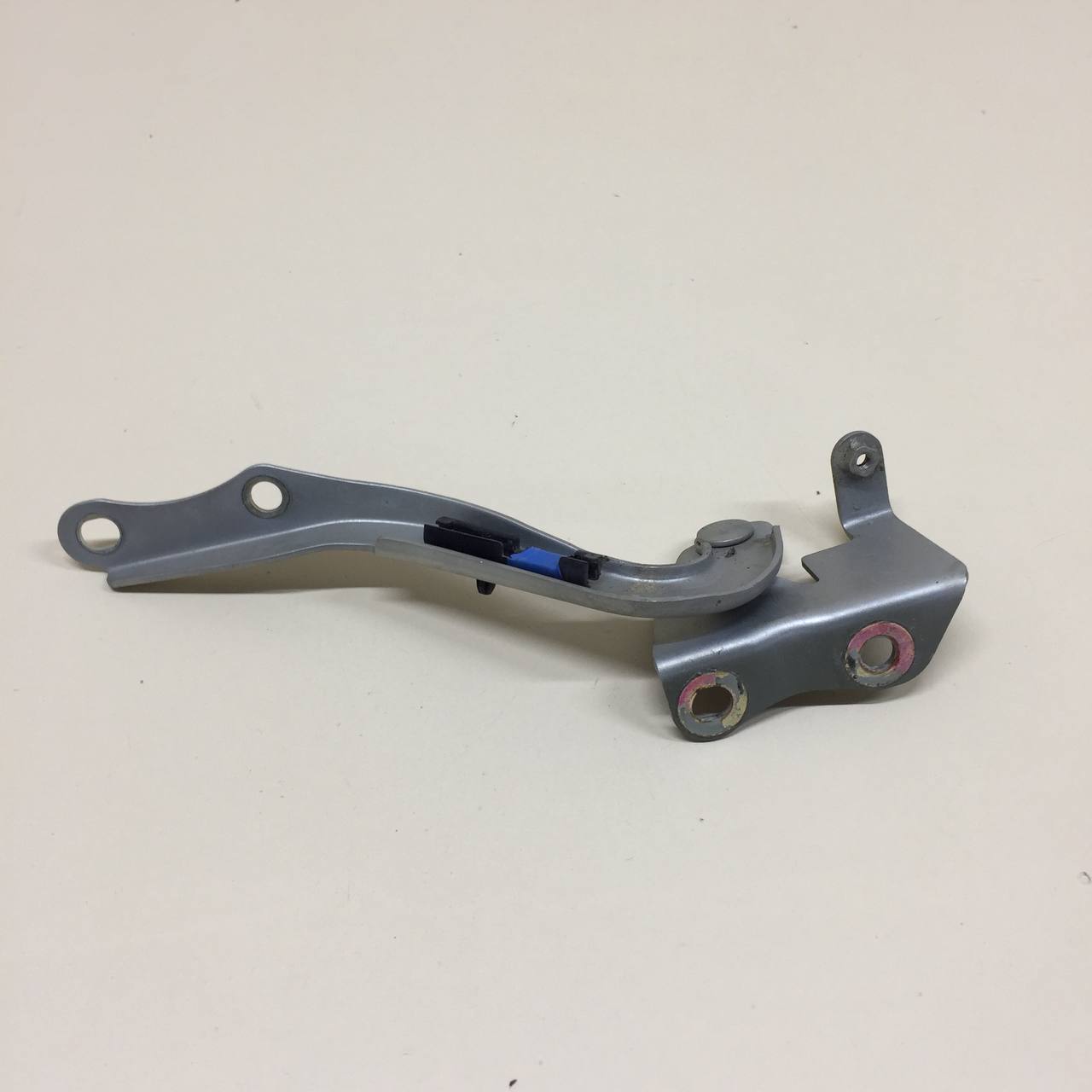 Петля капота правая Toyota Auris (E150) 2006-2012
