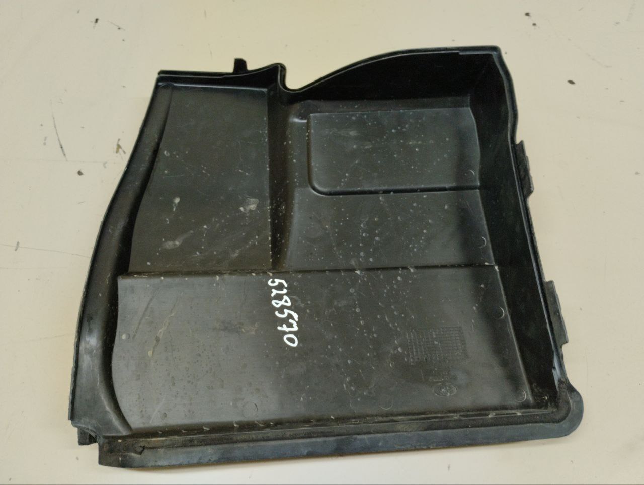 Крышка аккумулятора Land Rover Discovery 3 (L319) 2004-2009 Крышка аккумулятора Land Rover Discovery 3 (L319) 2004-2009