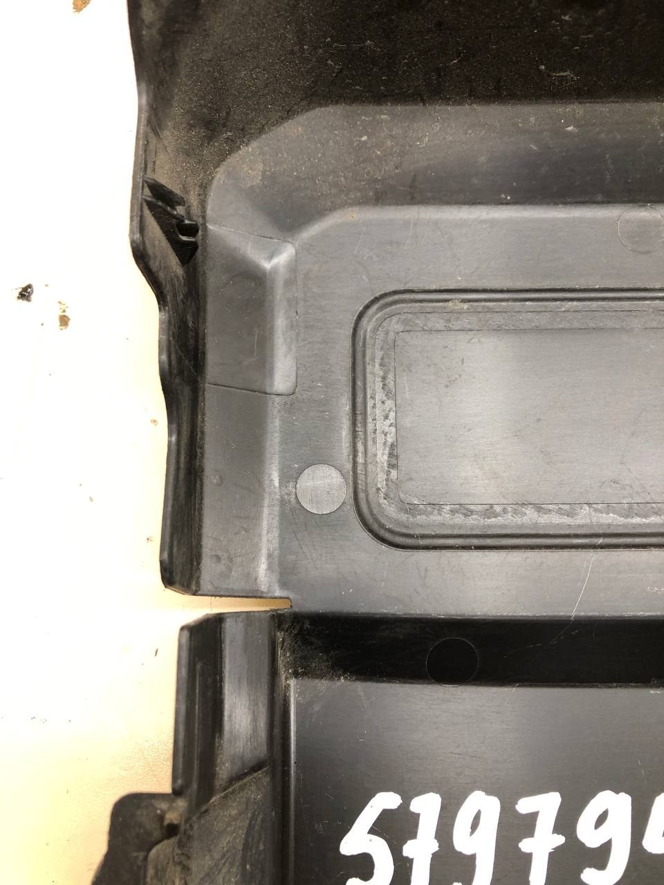 Крышка аккумулятора Ford C-MAX 2003-2010 Крышка аккумулятора Ford C-MAX 2003-2010