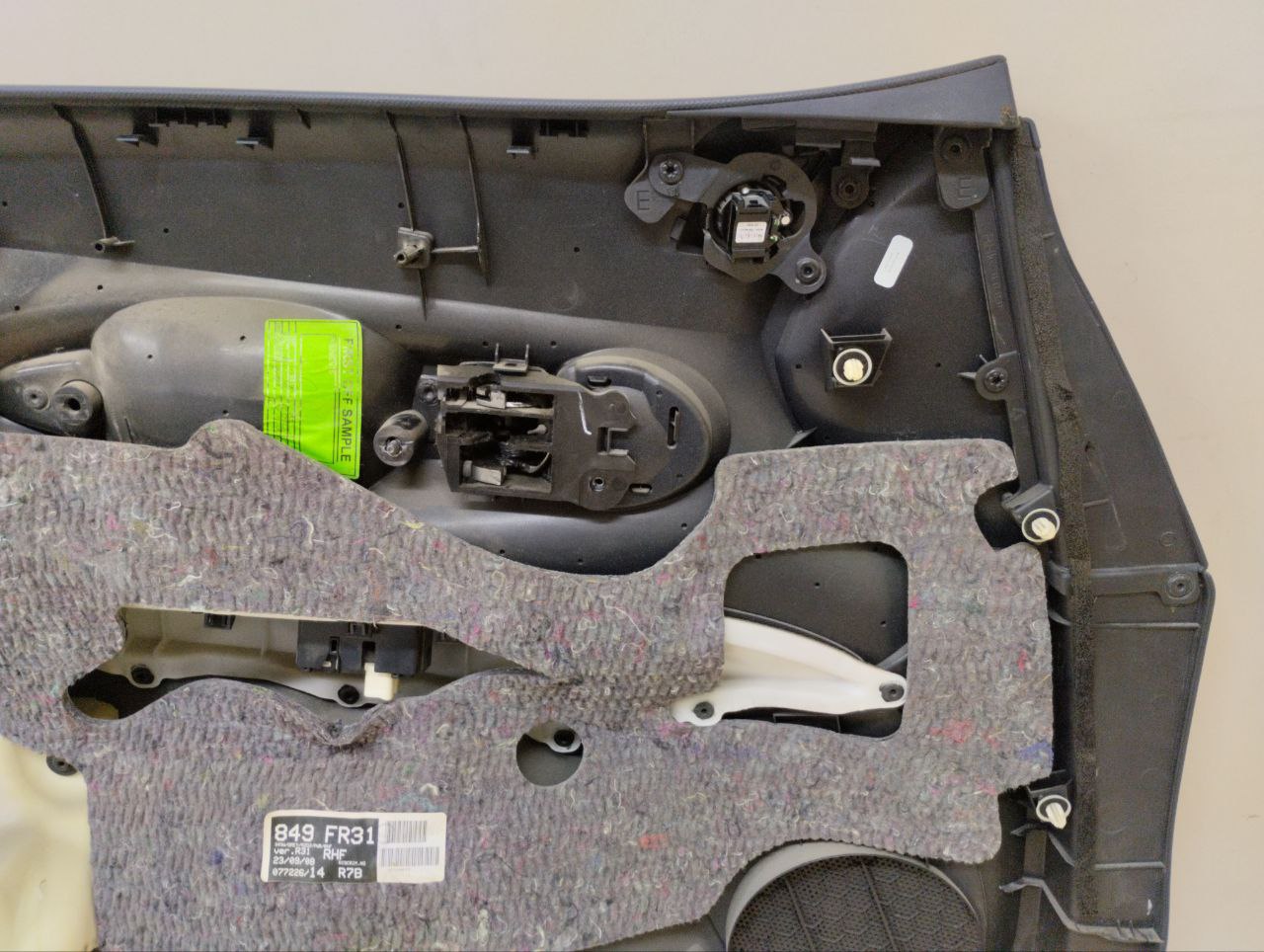 Обшивка двери передней правой Toyota Auris (E150) 2006-2012