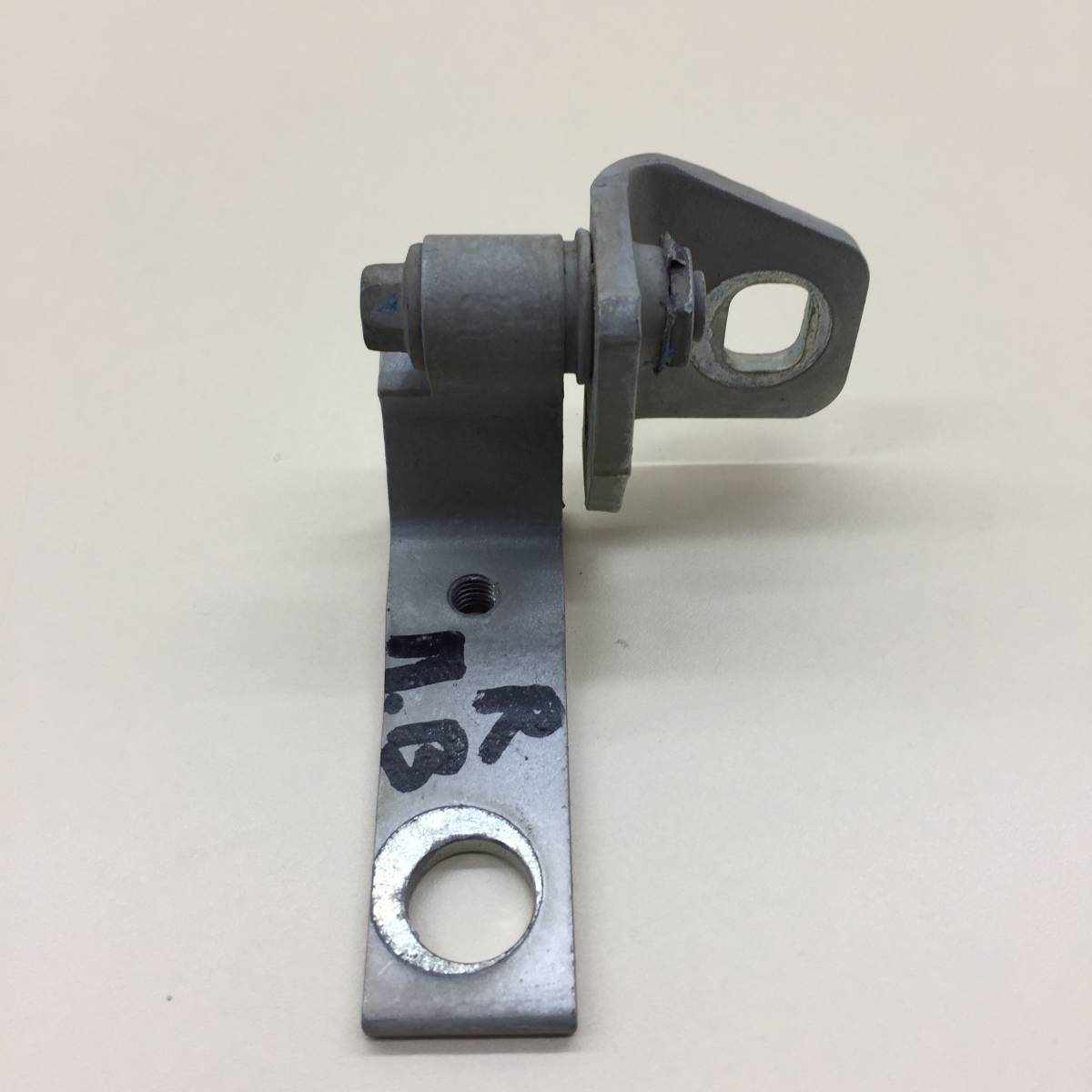 Петля двери передней правой верхняя Ford Focus 3 2011>