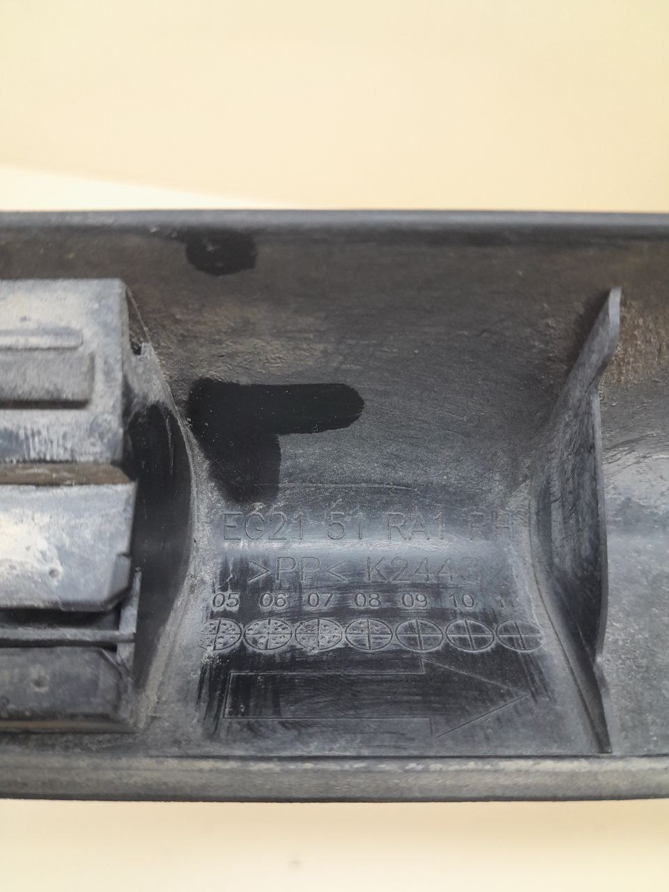 Накладка двери передней правой Mazda CX-7 (ER) 2006-2012
