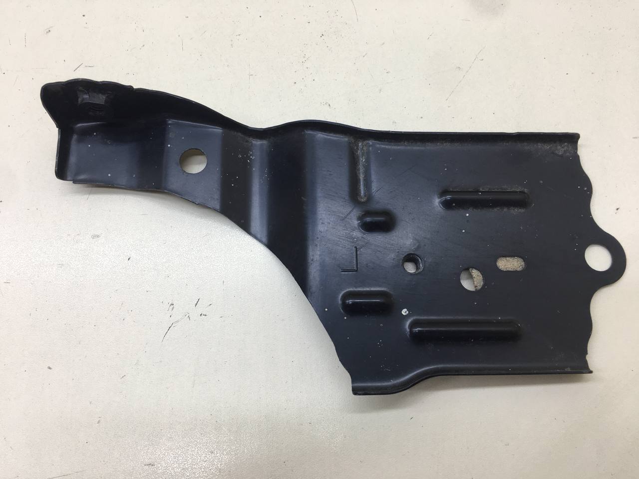 Кронштейн переднего бампера левый Toyota Rav 4 (A30) 2006-2013