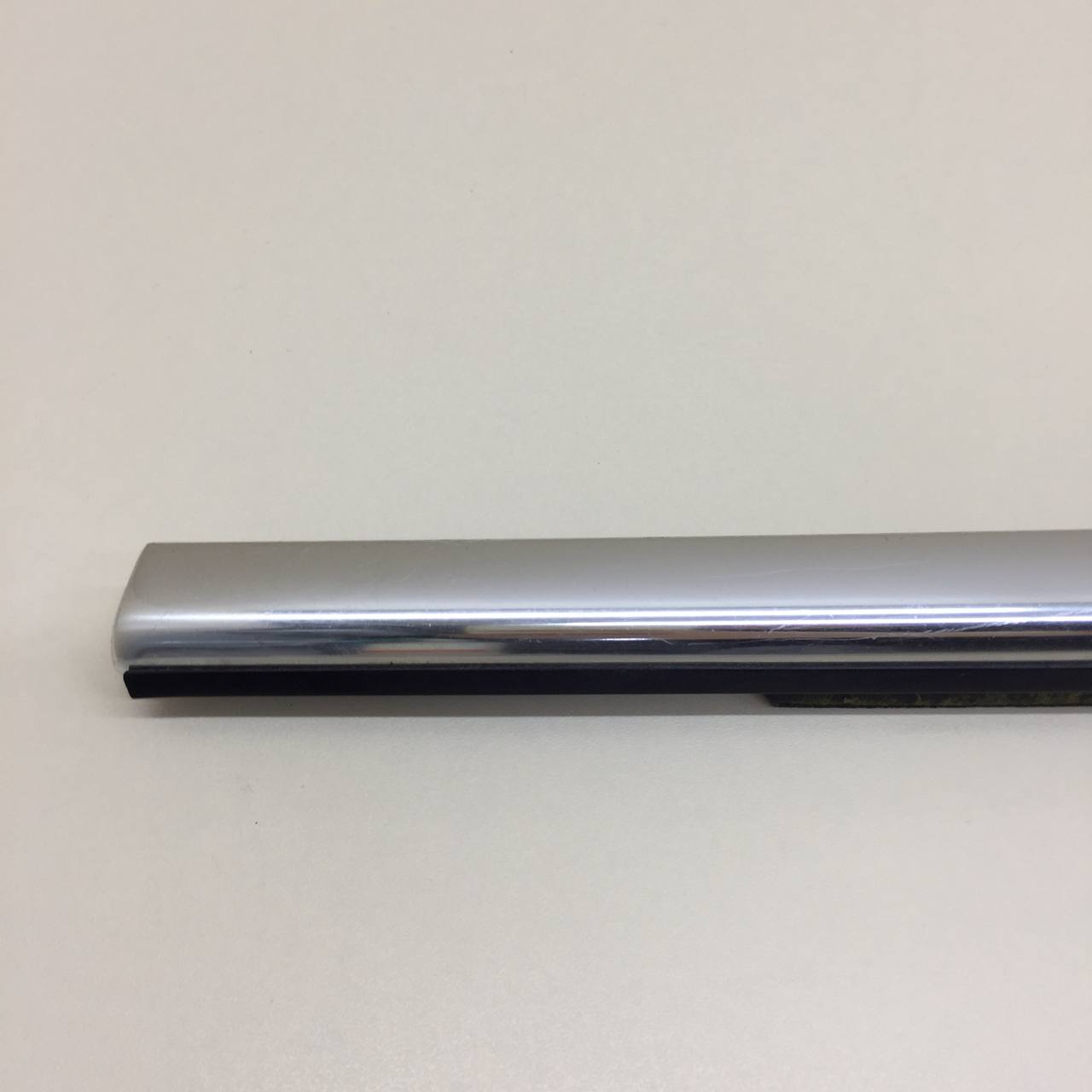 Накладка стекла переднего левого Opel Astra J 2010-2017