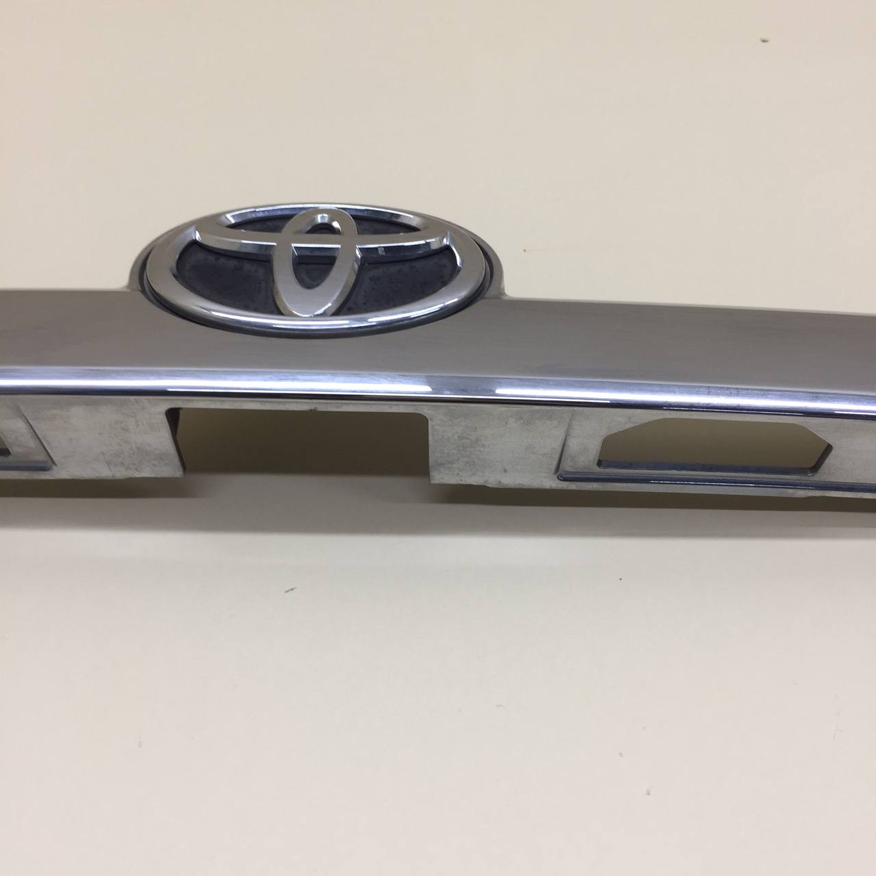 Накладка крышки багажника Toyota Camry (V50) 2011-2017