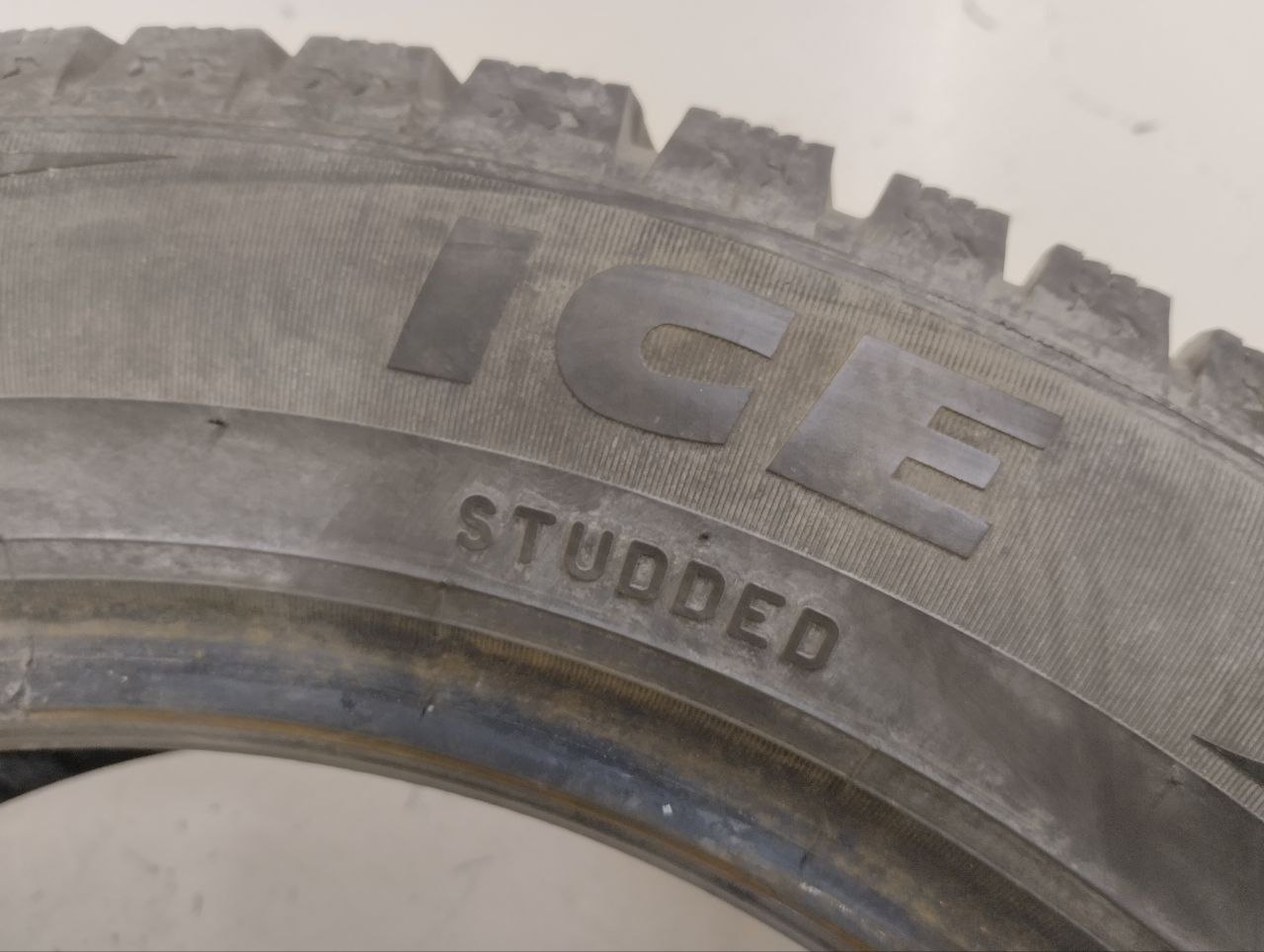 Шины R16 Зимние шипованные Pirelli Formula Ice
