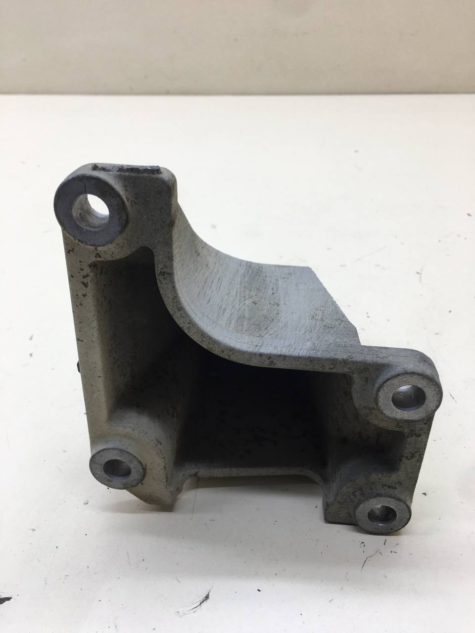 Кронштейн двигателя правый Suzuki Grand Vitara 2005-2015