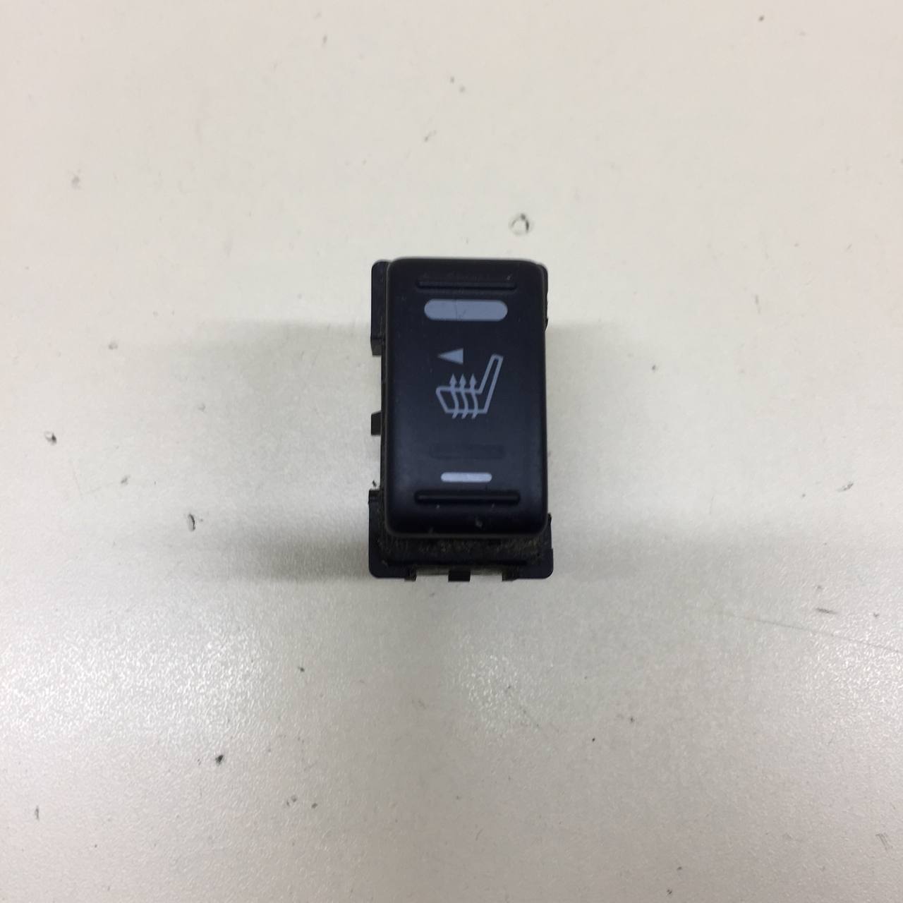 Кнопка обогрева сидений Nissan Note (E11) 2006-2013 Кнопка обогрева сидений Nissan Note (E11) 2006-2013