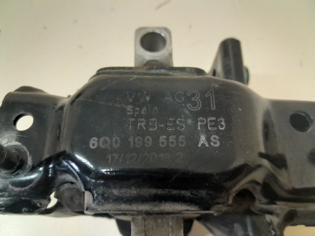 Опора КПП левая Volkswagen Polo (MK5) 2011-2020 Опора КПП левая Volkswagen Polo (MK5) 2011-2020