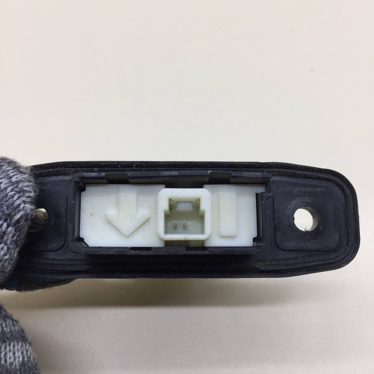 Кнопка открывания багажника Toyota Corolla E180 2013-2019