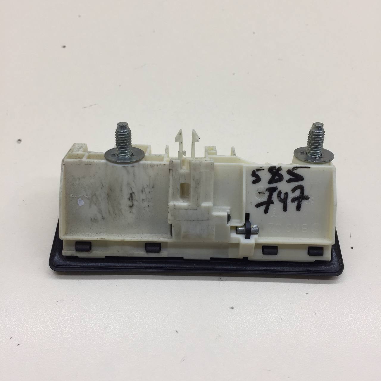 Кнопка открывания багажника Volkswagen Jetta (A6) 2010-2019 Кнопка открывания багажника Volkswagen Jetta (A6) 2010-2019