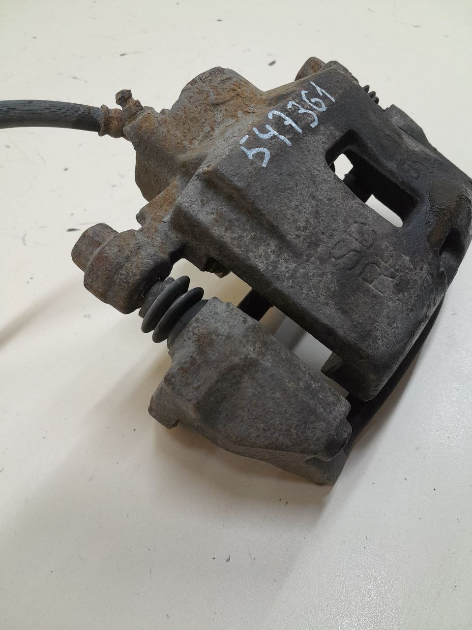 Суппорт передний правый Kia Sephia 2001-2004