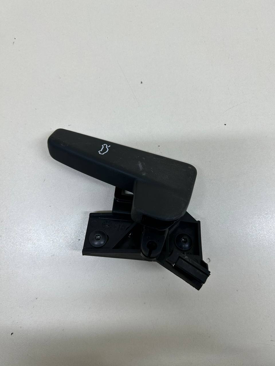 Ручка открывания капота Volkswagen Polo (MK5) 2011-2020 Ручка открывания капота Volkswagen Polo (MK5) 2011-2020