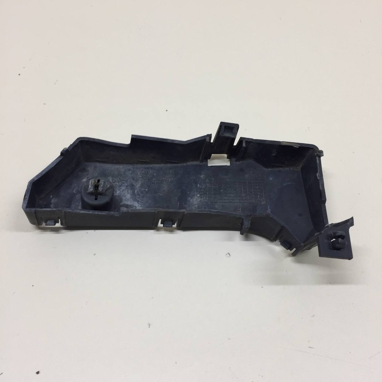 Кронштейн переднего бампера правый Nissan Almera (N16) 2000-2006 Кронштейн переднего бампера правый Nissan Almera (N16) 2000-2006