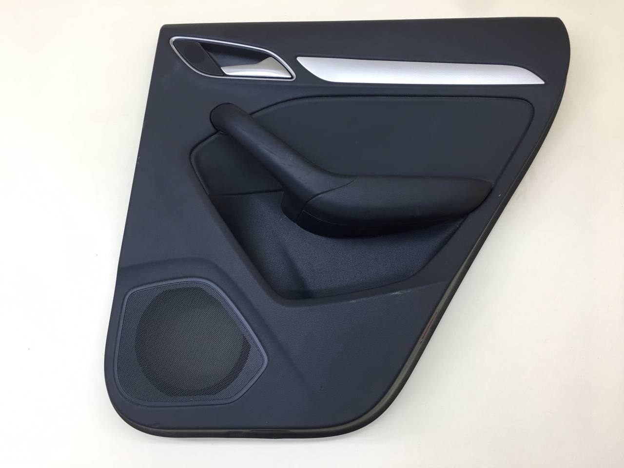 Обшивка двери задней правой Audi Audi Q3 (8U) 2012>