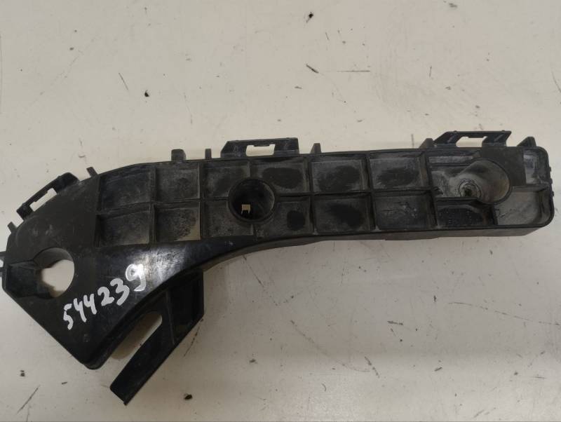 Кронштейн переднего бампера левый Lexus LX450D/570 2015>