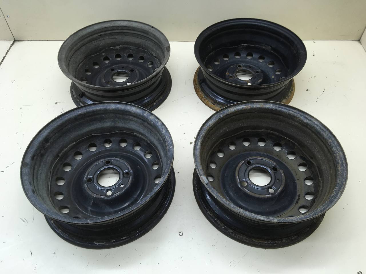 Диски к-кт R15 Штампованные