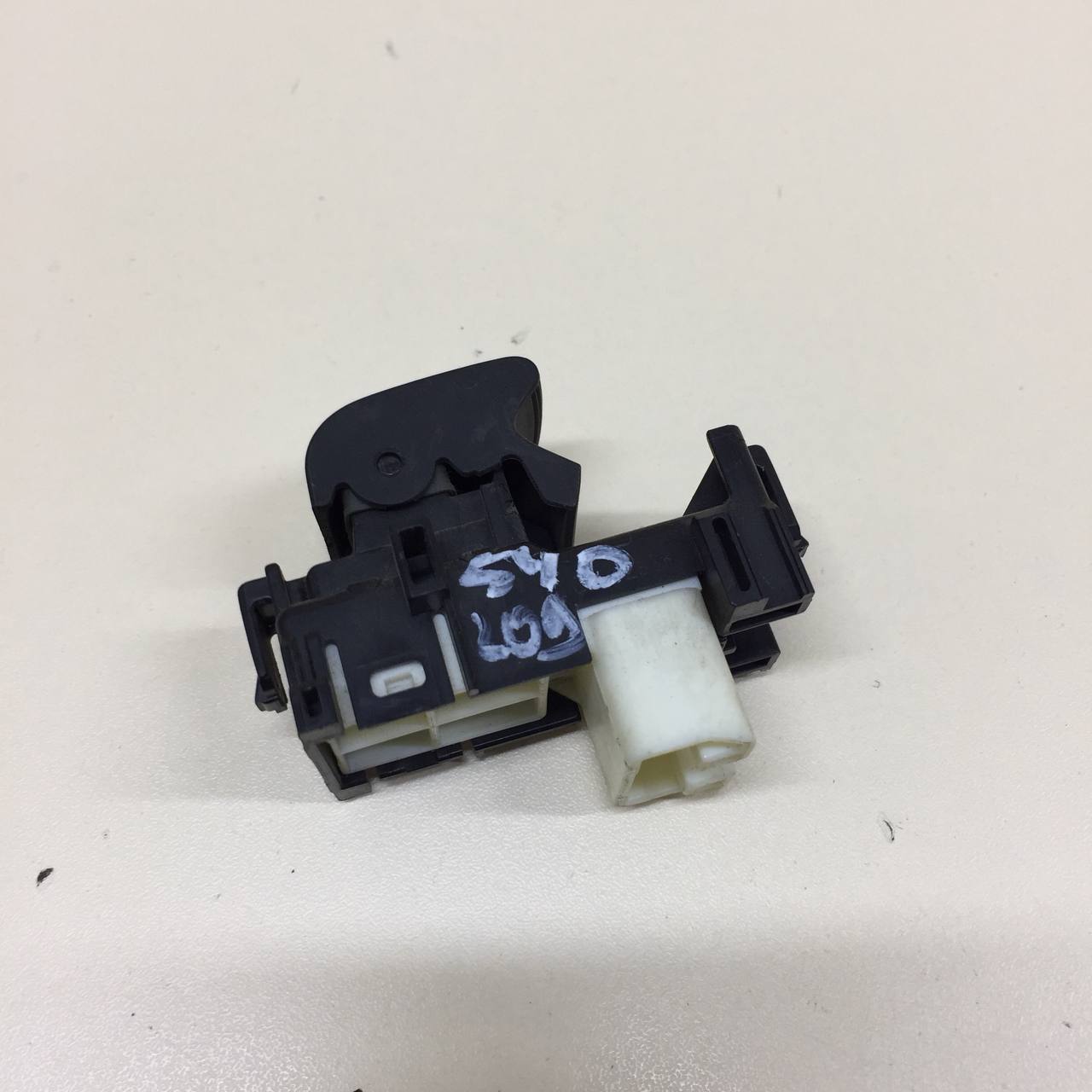 Кнопка стеклоподъемника Toyota Corolla E180 2013-2019 Кнопка стеклоподъемника Toyota Corolla E180 2013-2019