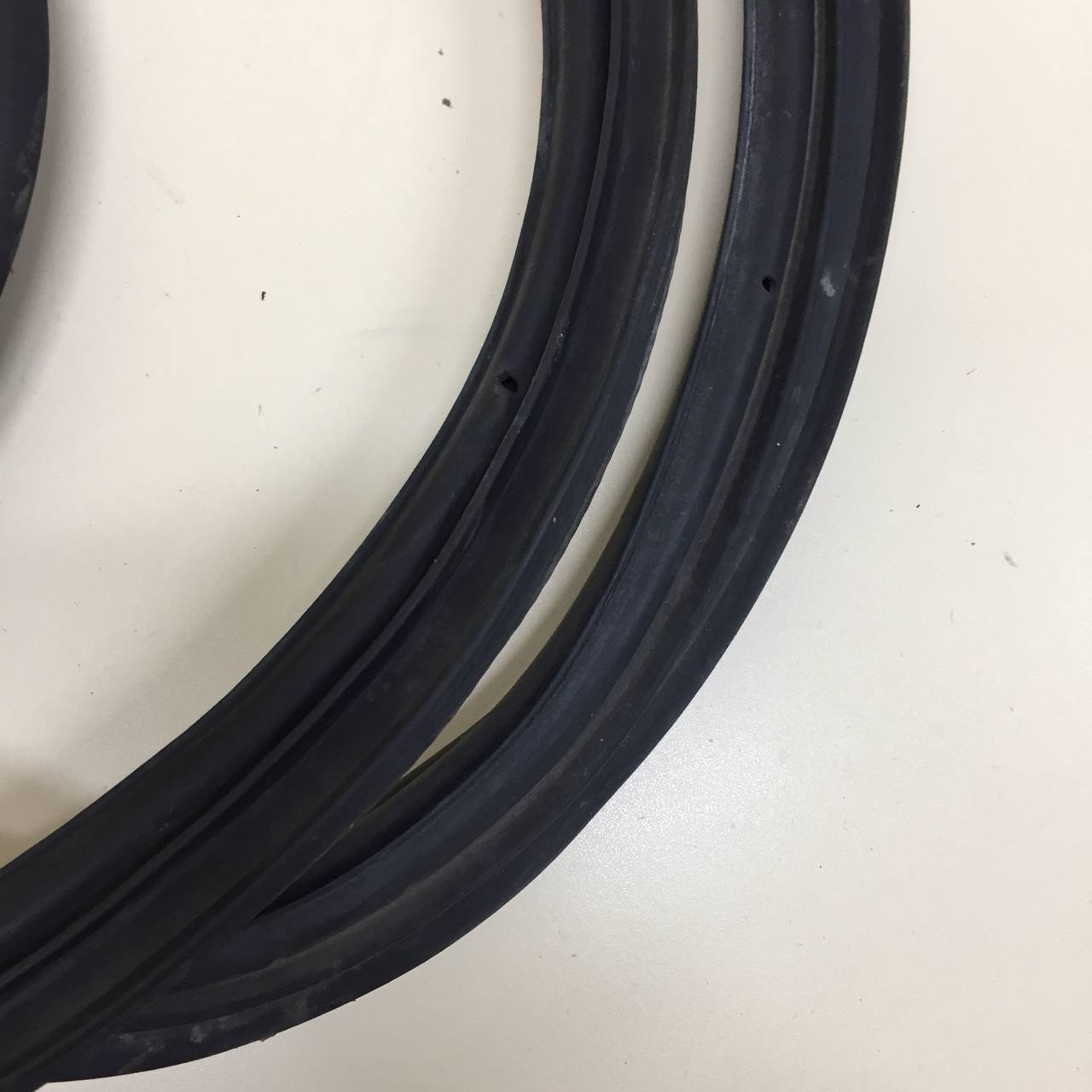 Уплотнитель багажника Chevrolet Cobalt (T250) 2011-2015 Уплотнитель багажника Chevrolet Cobalt (T250) 2011-2015