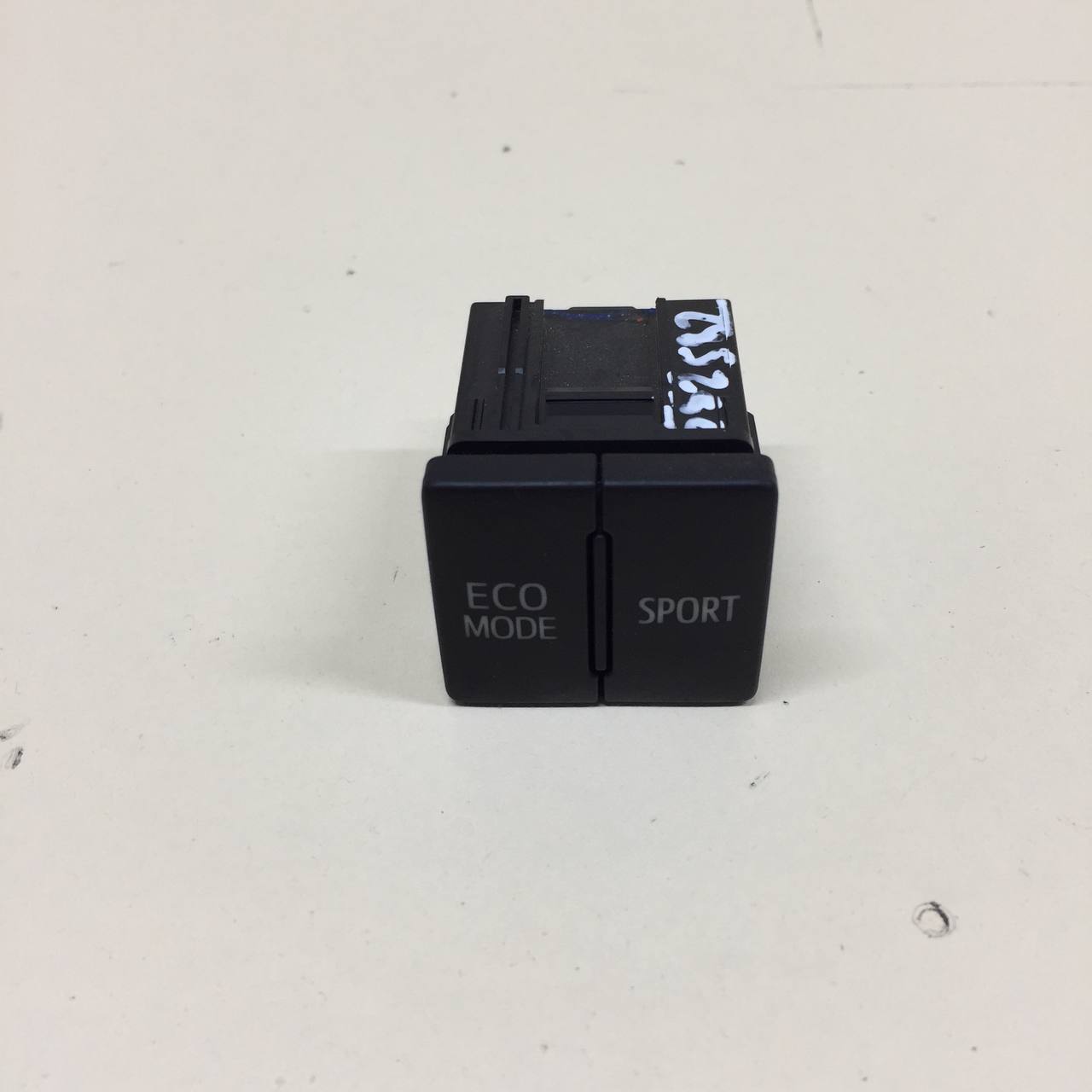 Кнопка многофункциональная Toyota Rav 4 (XA40) 2013-2019 Кнопка многофункциональная Toyota Rav 4 (XA40) 2013-2019