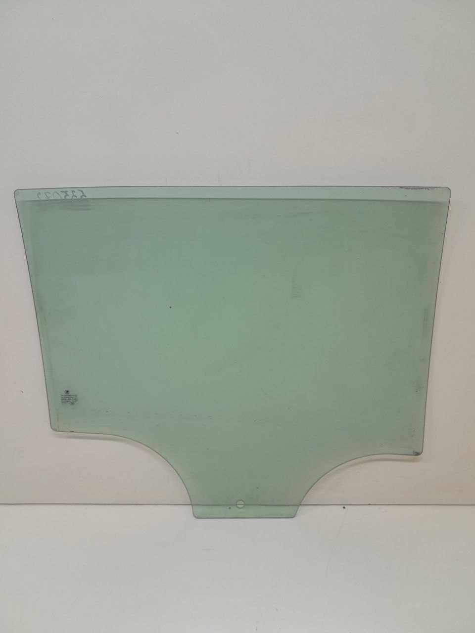 Стекло двери задней левой Skoda Fabia (5J) 2007-2014