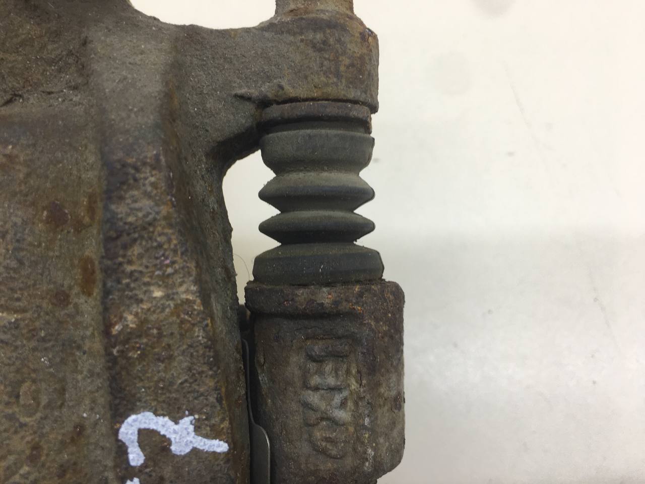 Суппорт передний левый Lifan X60 2012>