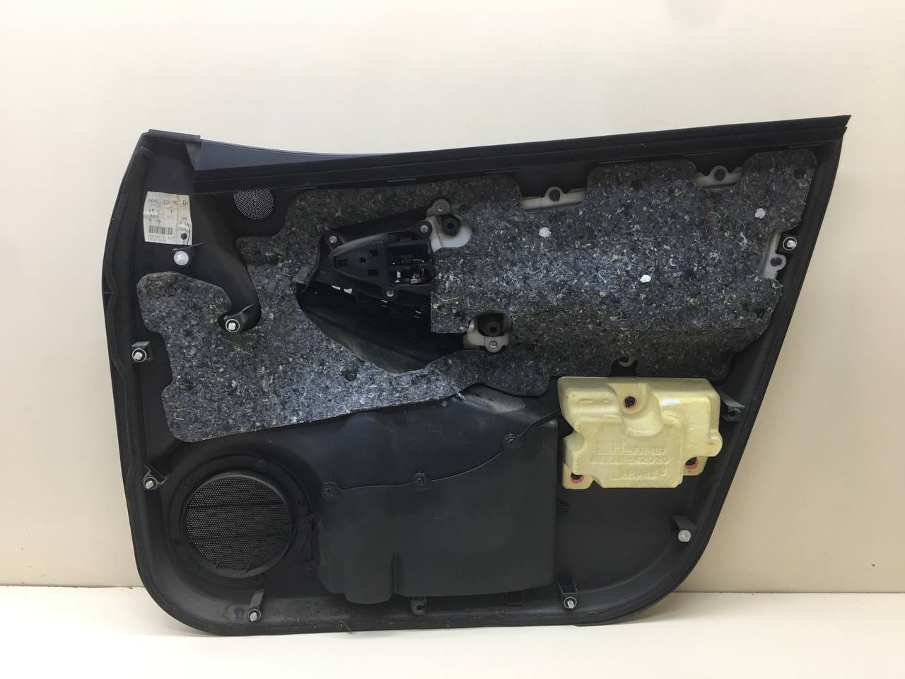 Обшивка двери передней левой Toyota Rav 4 (A30) 2006-2013