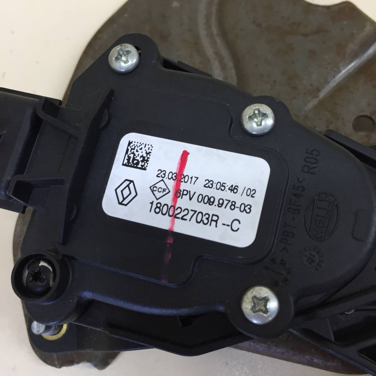 Педаль газа Renault Duster (HSA, HSM) 2012> Педаль газа Renault Duster (HSA, HSM) 2012>