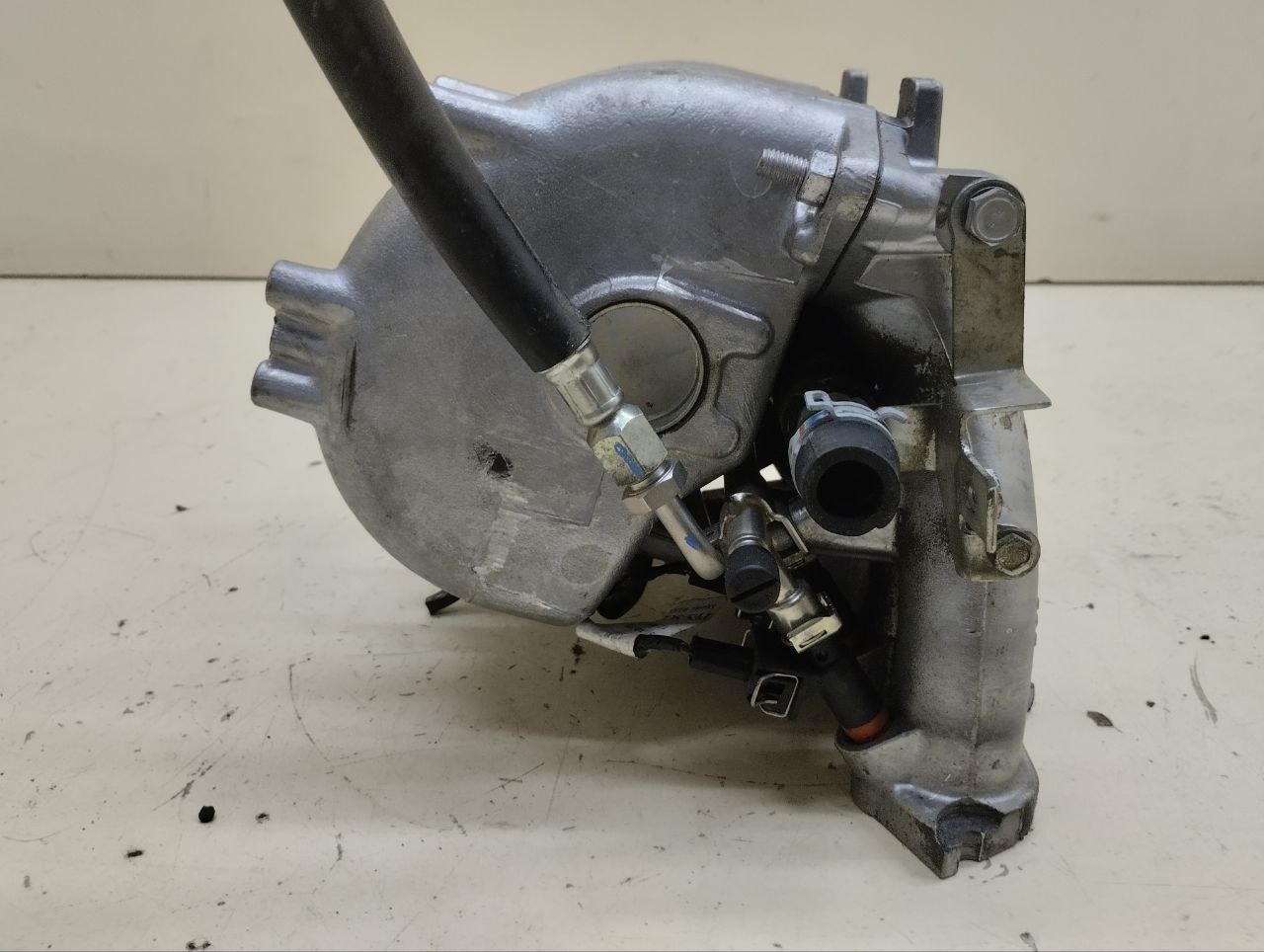 Коллектор впускной Chevrolet Niva 2009-2020 Коллектор впускной Chevrolet Niva 2009-2020