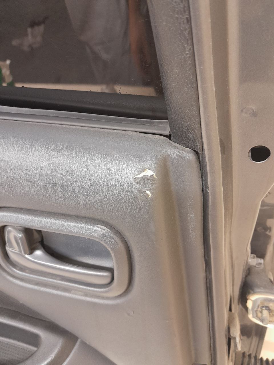 Дверь задняя левая Nissan Almera (N16) 2000-2006 Дверь задняя левая Nissan Almera (N16) 2000-2006