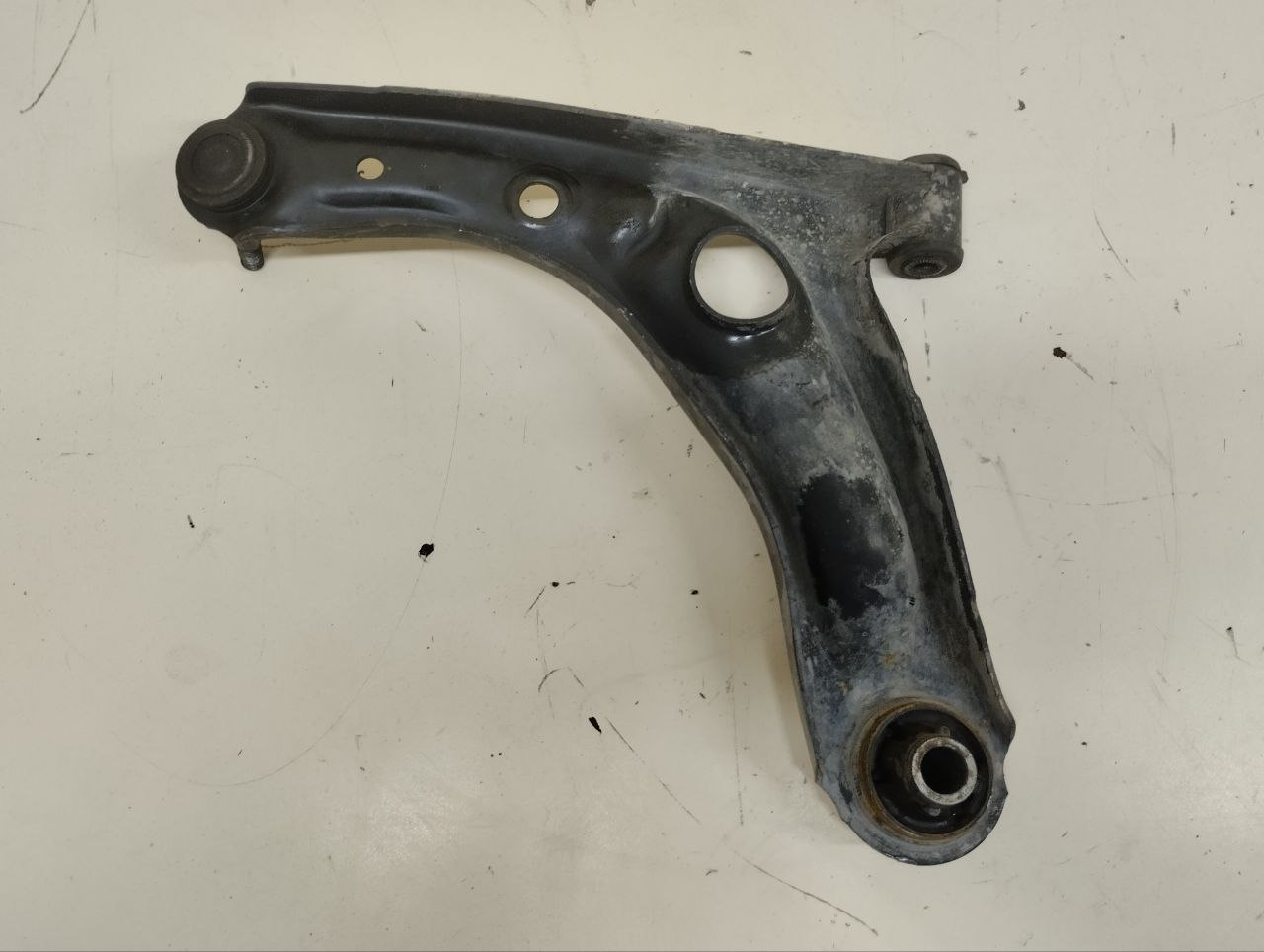 Рычаг передний правый Peugeot 107 2006-2014 Рычаг передний правый Peugeot 107 2006-2014