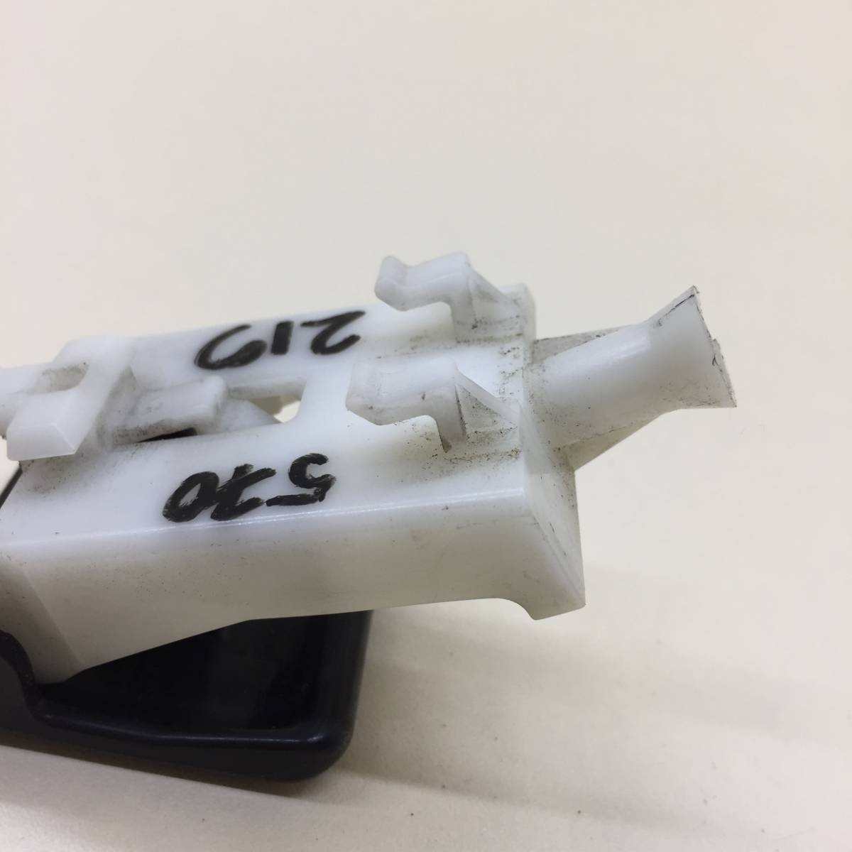 Ручка открывания капота Toyota Corolla E150 2006-2013