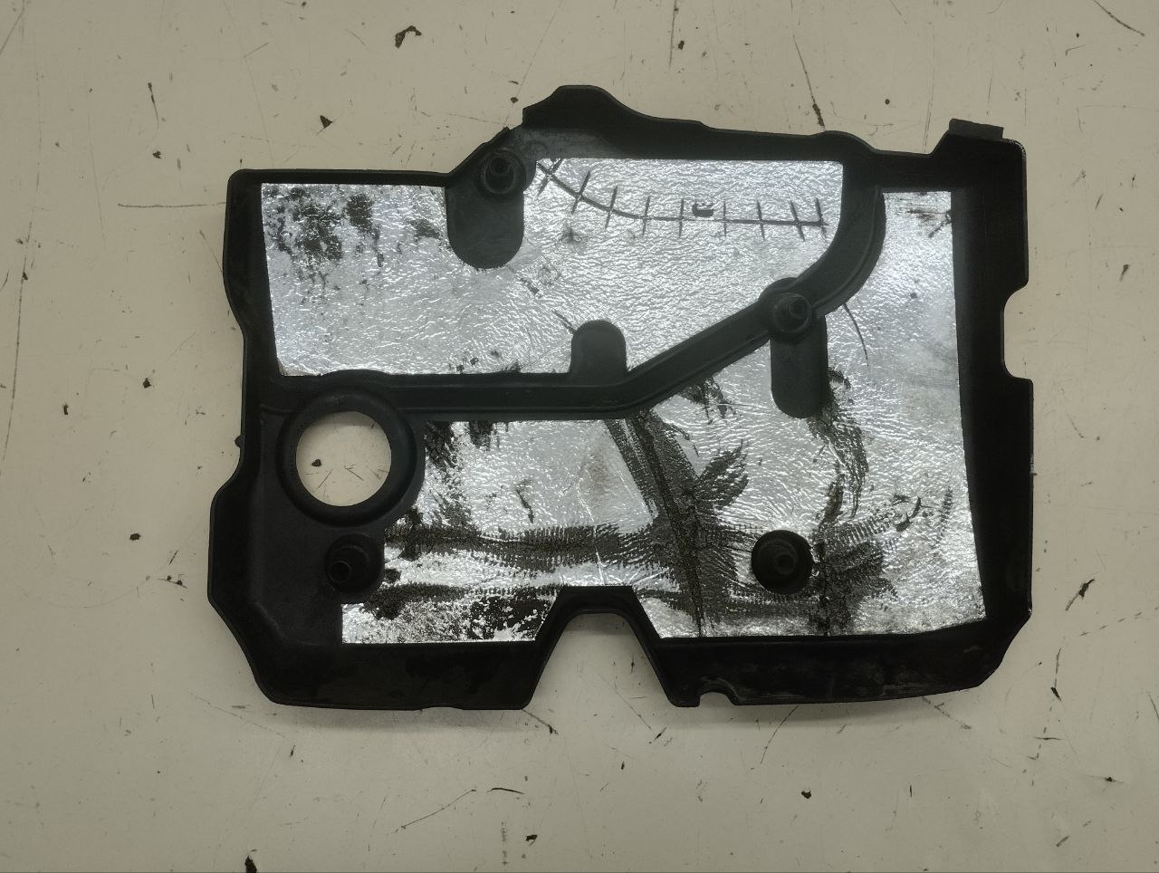 Крышка двигателя декоративная Lada Priora 2007-2018