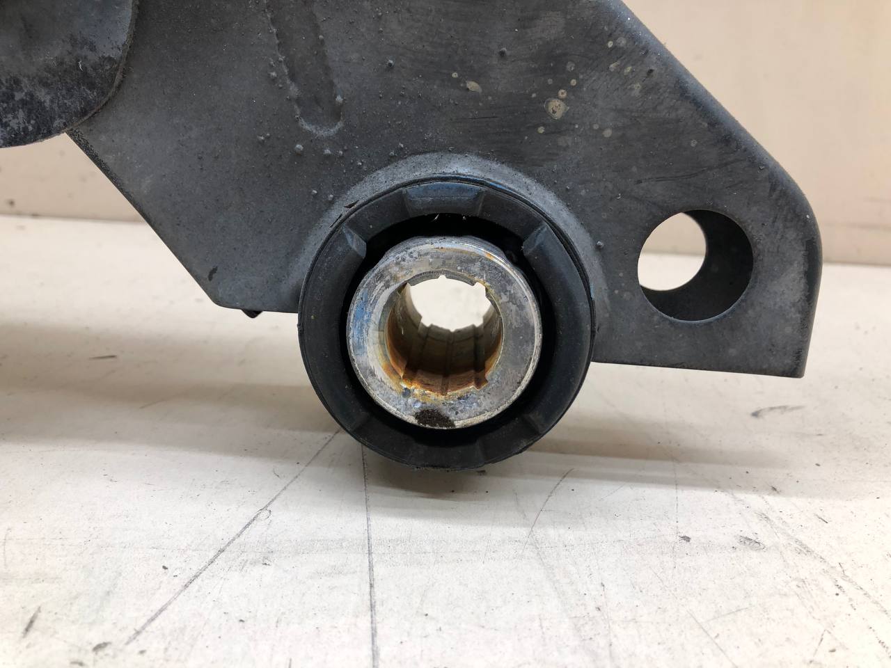 Балка подмоторная Volvo V60 2010-2013