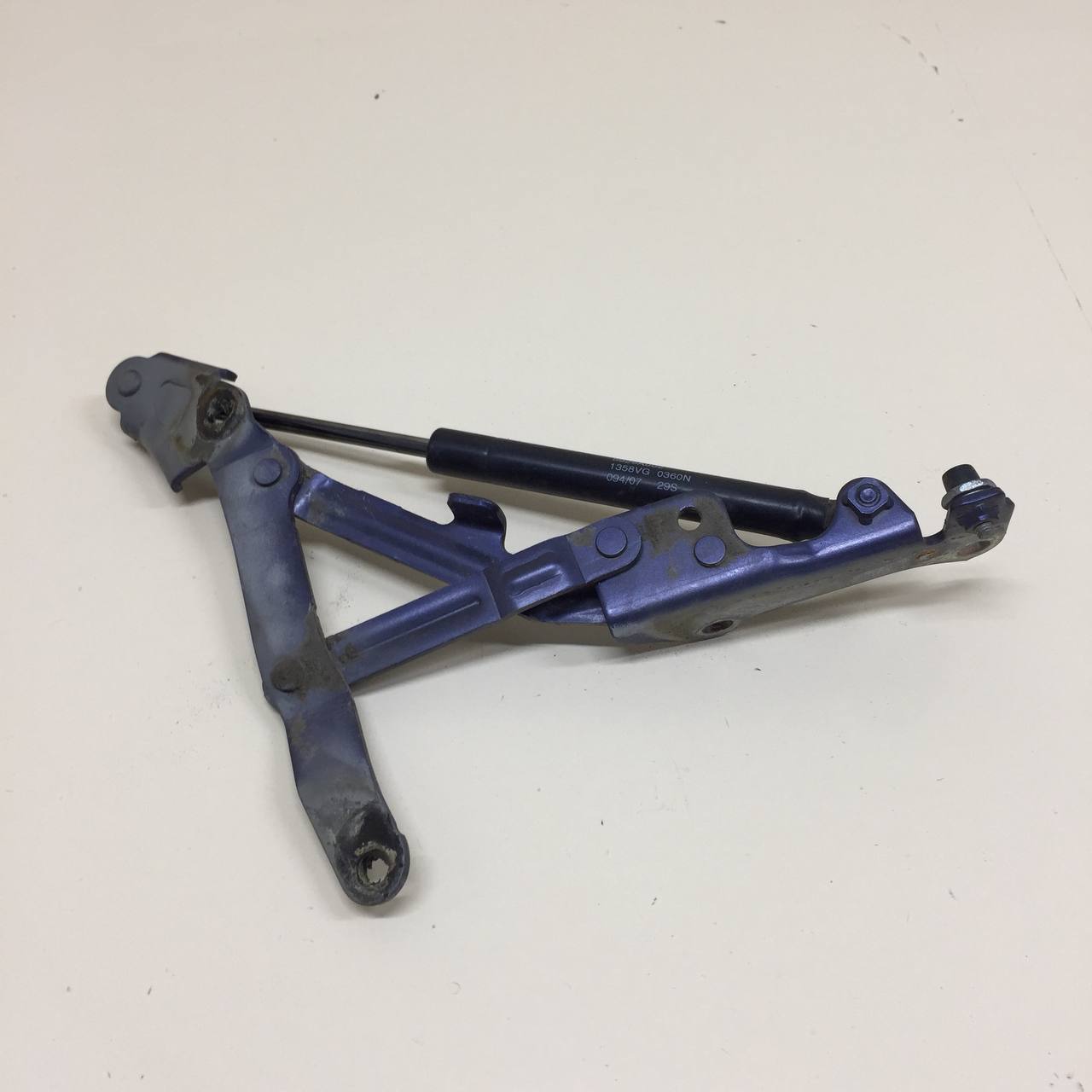 Петля крышки багажника Mitsubishi Lancer X (CX, CY) 2007> Петля крышки багажника Mitsubishi Lancer X (CX, CY) 2007>