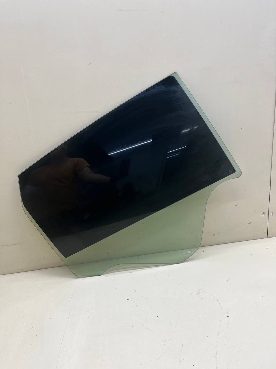 Стекло двери задней правой Lada  X-RAY Cross 2018 >
