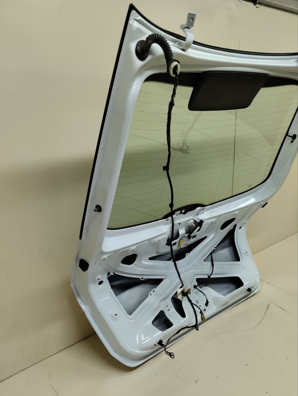 Дверь багажника со стеклом Skoda Rapid 2012-2020 Дверь багажника со стеклом Skoda Rapid 2012-2020