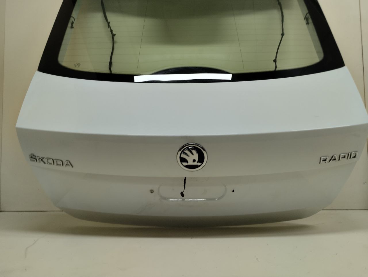 Дверь багажника со стеклом Skoda Rapid 2012-2020 Дверь багажника со стеклом Skoda Rapid 2012-2020