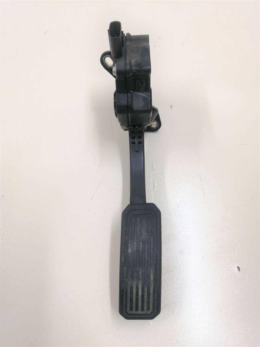 Педаль газа Toyota Corolla E150 2006-2013 Педаль газа Toyota Corolla E150 2006-2013
