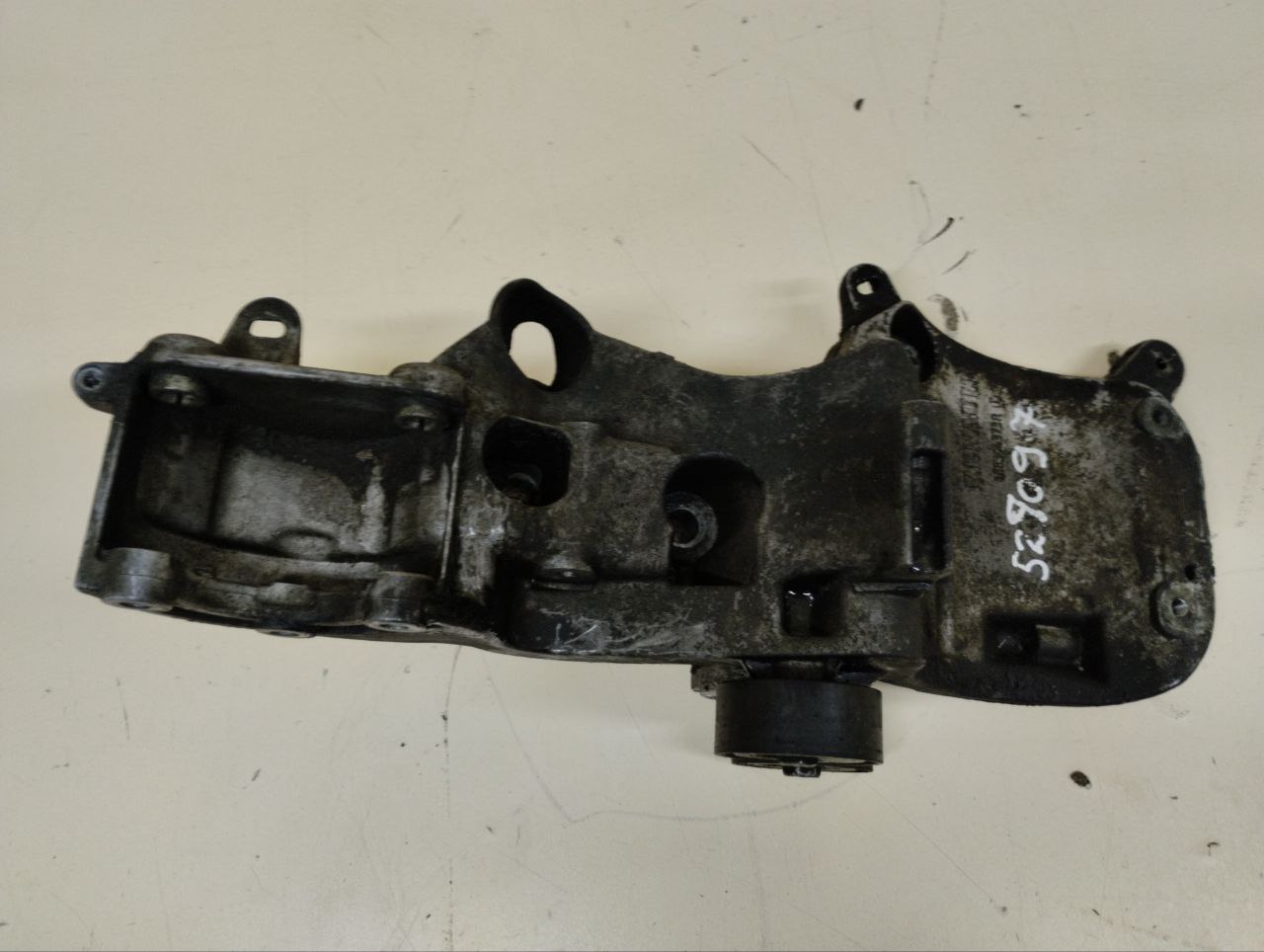 Кронштейн генератора Nissan Almera 3 (G11, G15) 2012> Кронштейн генератора Nissan Almera 3 (G11, G15) 2012>