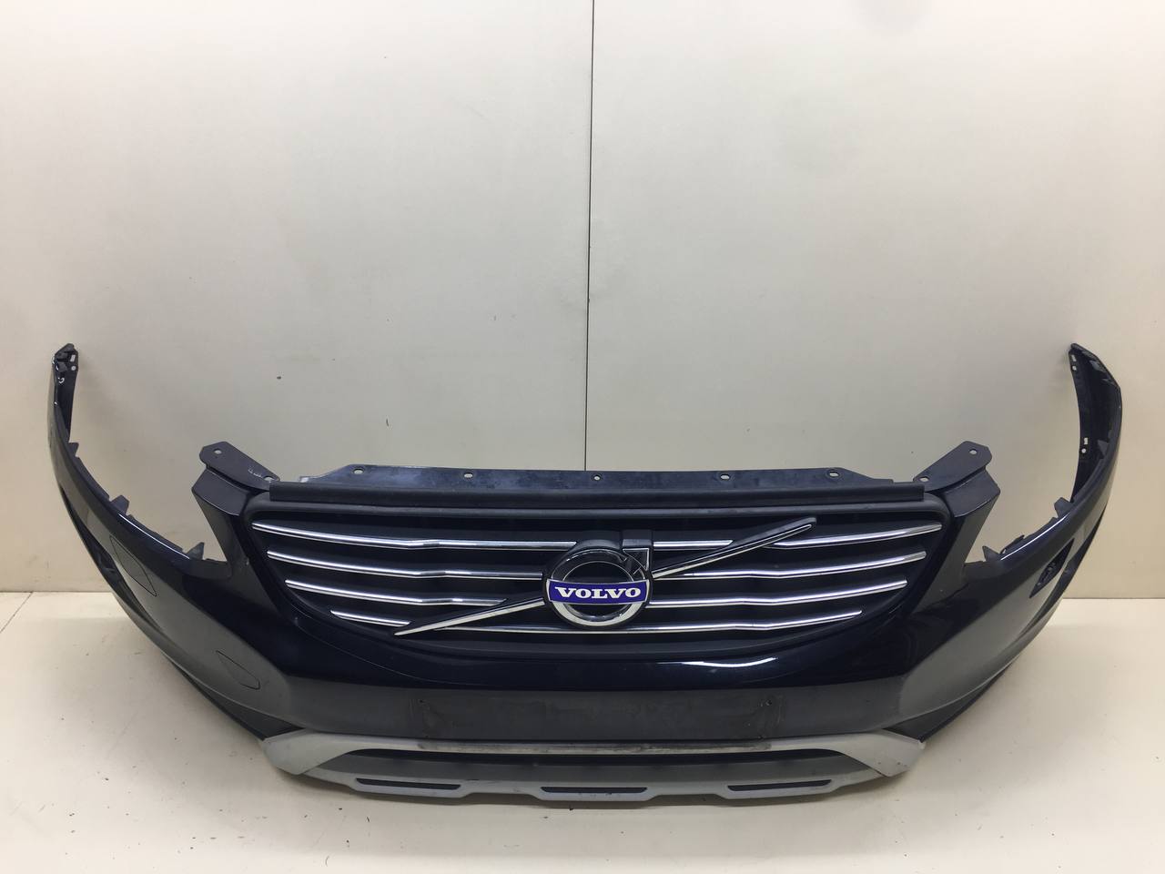 Бампер передний Volvo XC60 2008-2017 Бампер передний Volvo XC60 2008-2017