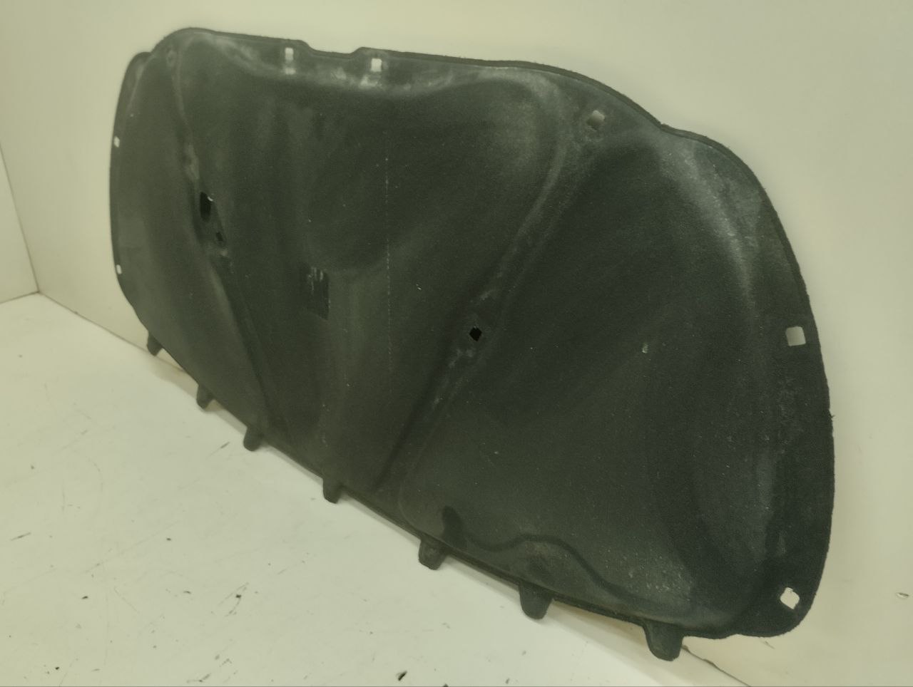 Шумоизоляция капота Volkswagen Polo (MK5) 2011-2020 Шумоизоляция капота Volkswagen Polo (MK5) 2011-2020