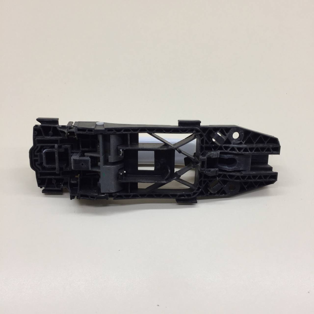 Ручка двери передней наружная правая Volkswagen Tiguan (5N1) 2007-2011 Ручка двери передней наружная правая Volkswagen Tiguan (5N1) 2007-2011