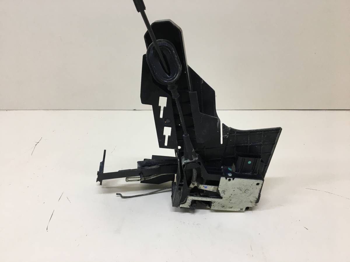Замок двери передней левой Ford Fiesta (MK5) 2002-2008