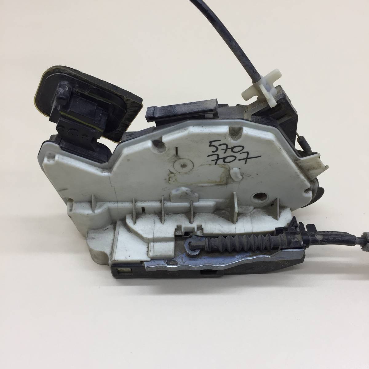 Замок двери передней правой Volkswagen Polo (MK5) 2011-2020