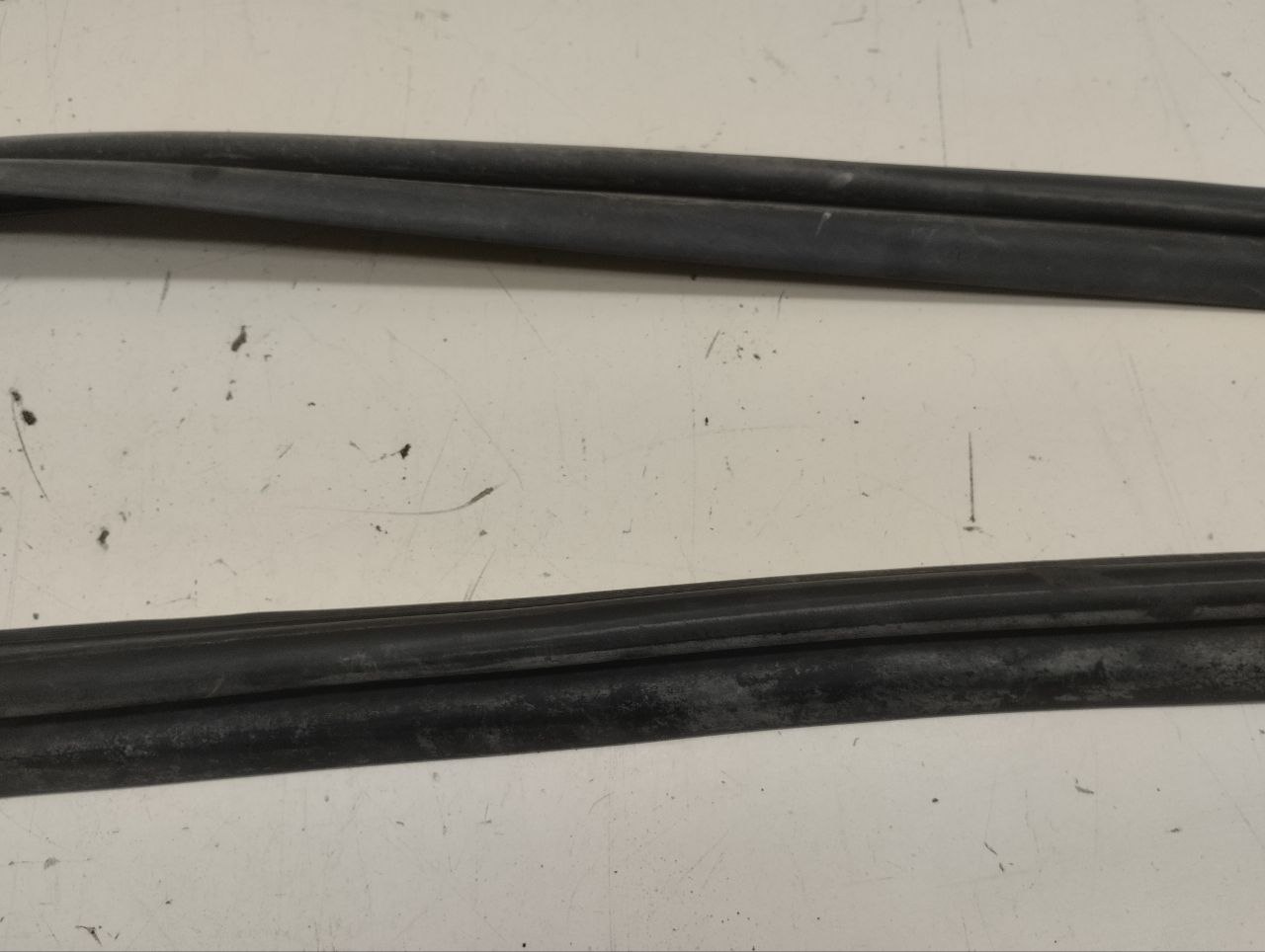 Уплотнитель (Наружный) Renault Sandero Stepway (5S) 2014-2022